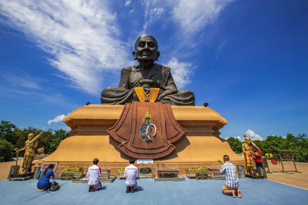 หลวงปู่ทวด ตำนานความศรัทธา อันยิ่งใหญ่ คาถาบูชา ให้โชคลาภ