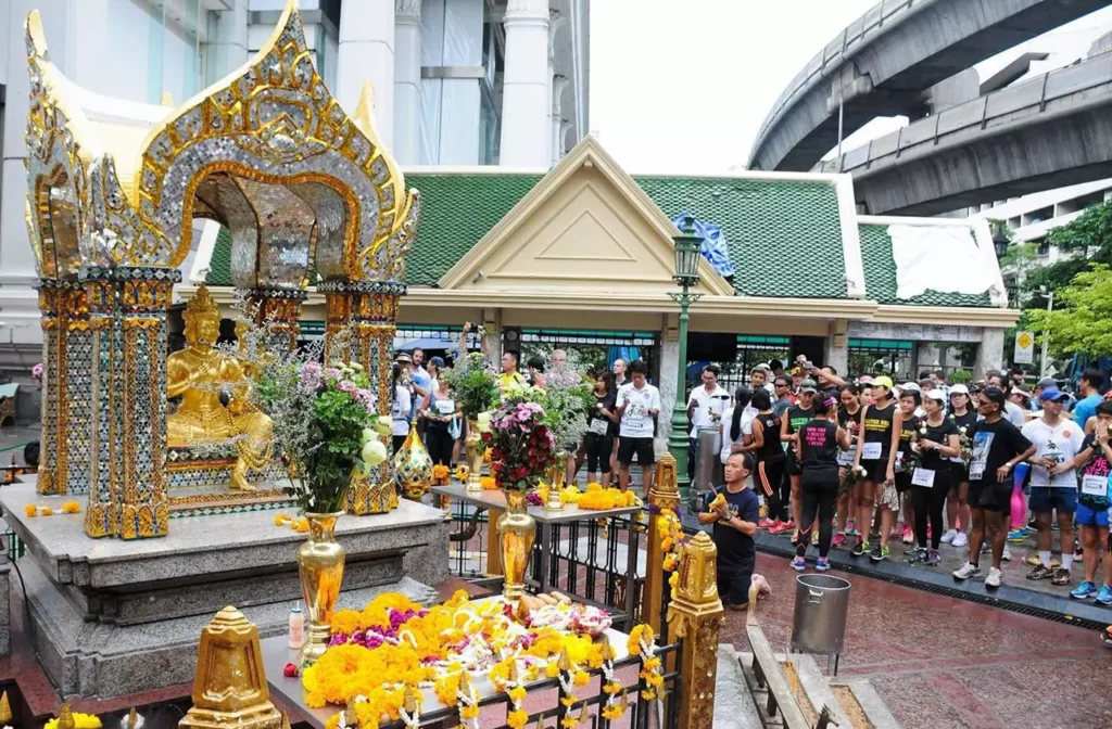 พระพรหมเอราวัณ รวมแห่งศรัทธา บารมีอันยิ่งใหญ่ อธิษฐานขอพร